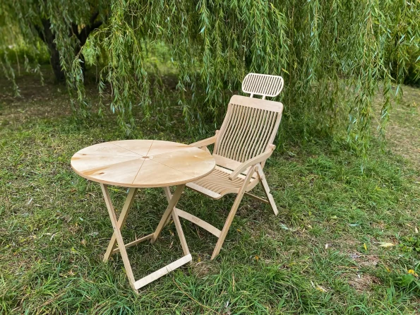 Outdoor folding table