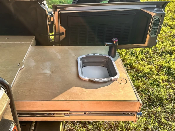 Camper_kitchen_jeep_wrangler_jl